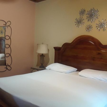 Spanish Dream Hotel Кингстон Номер фото